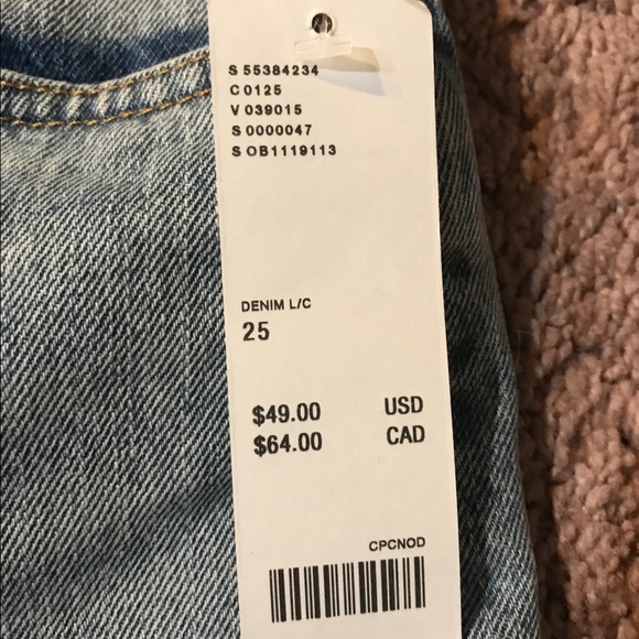 BDG High-Waisted Mom Short. Light wash - Picture 6 of 6